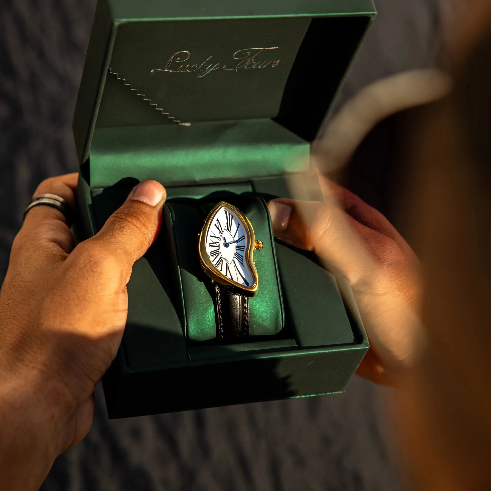 Etiènne - ㅤThe Lux